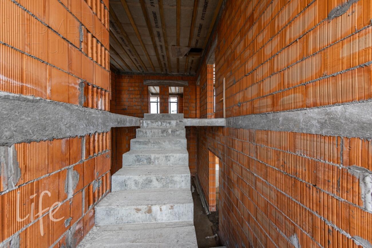 2-этажный коттедж 260 м² без отделки