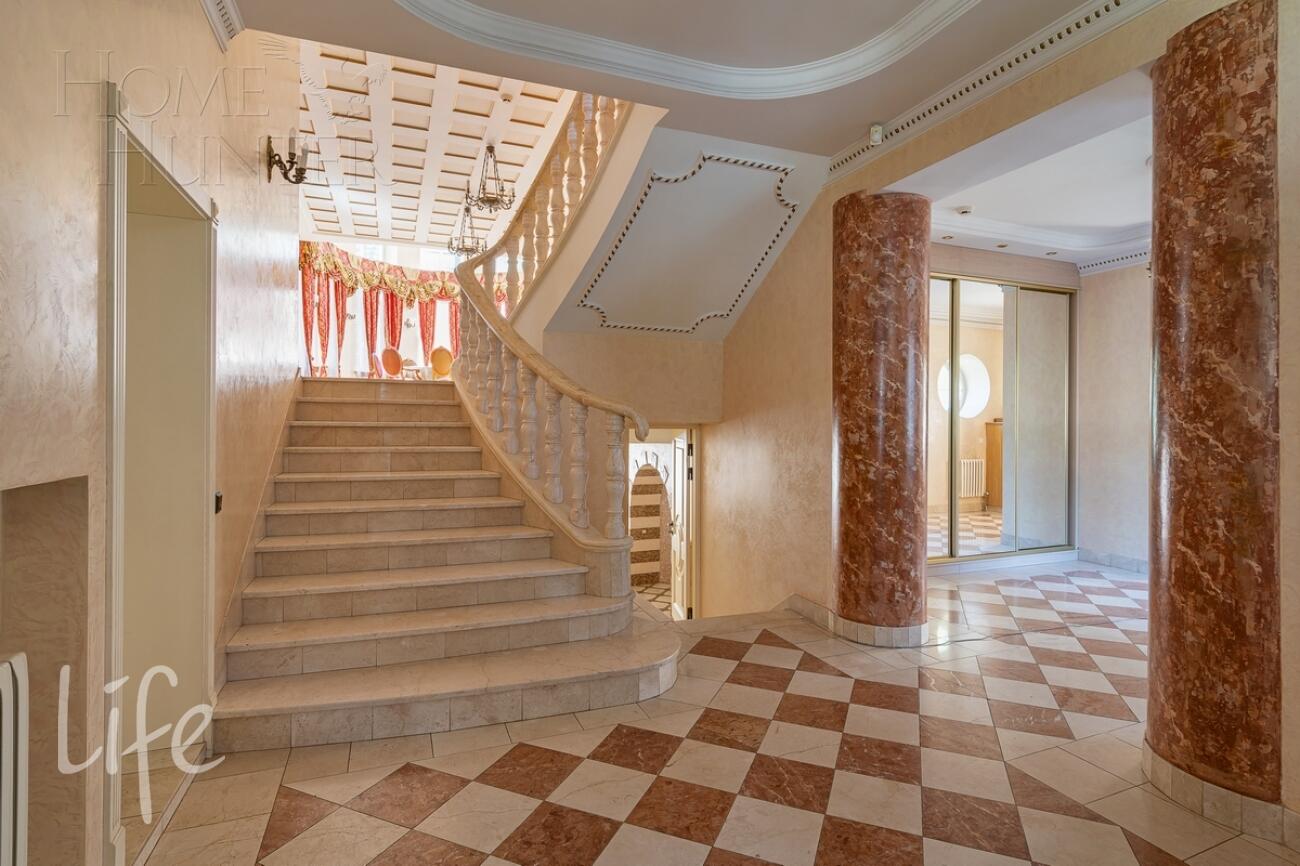 2-этажный коттедж 650 м² с отделкой