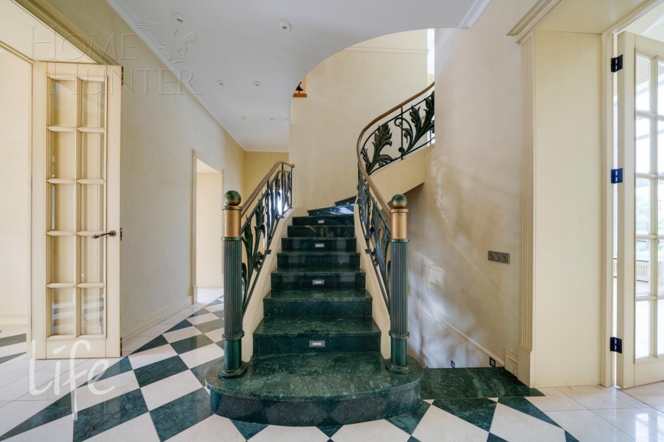 2-этажный коттедж 800 м² с отделкой