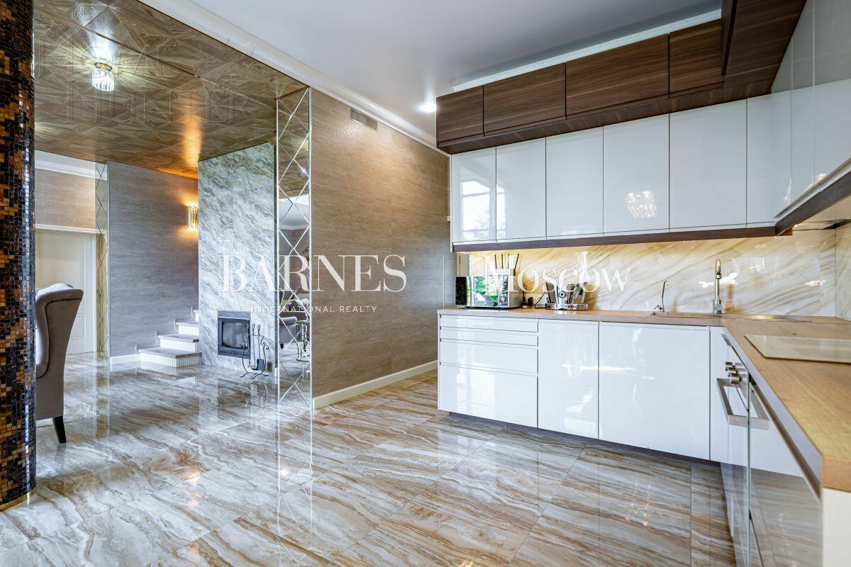 2-этажный коттедж 328 м² с отделкой