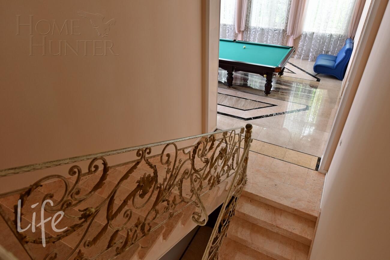 3-этажный коттедж 350 м² с отделкой