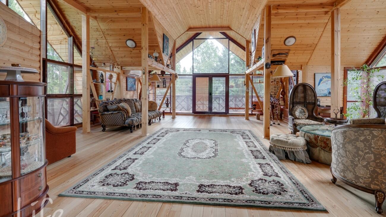 3-этажный коттедж 650 м² с отделкой