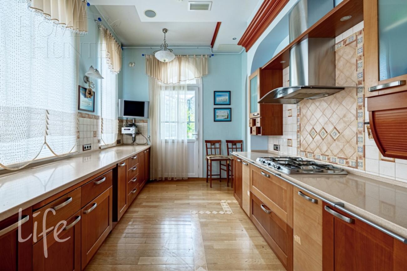 2-этажный коттедж 700 м² с отделкой