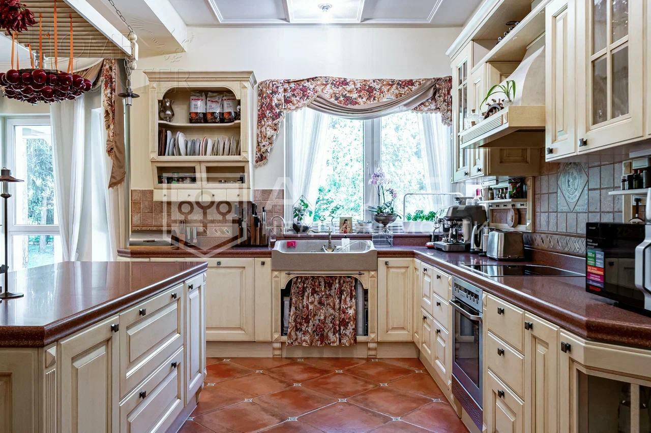 2-этажный коттедж 850 м² с отделкой