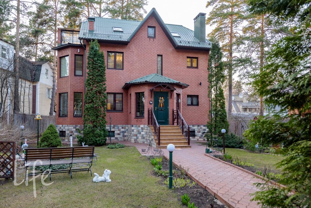 3-этажный коттедж 450 м² с отделкой