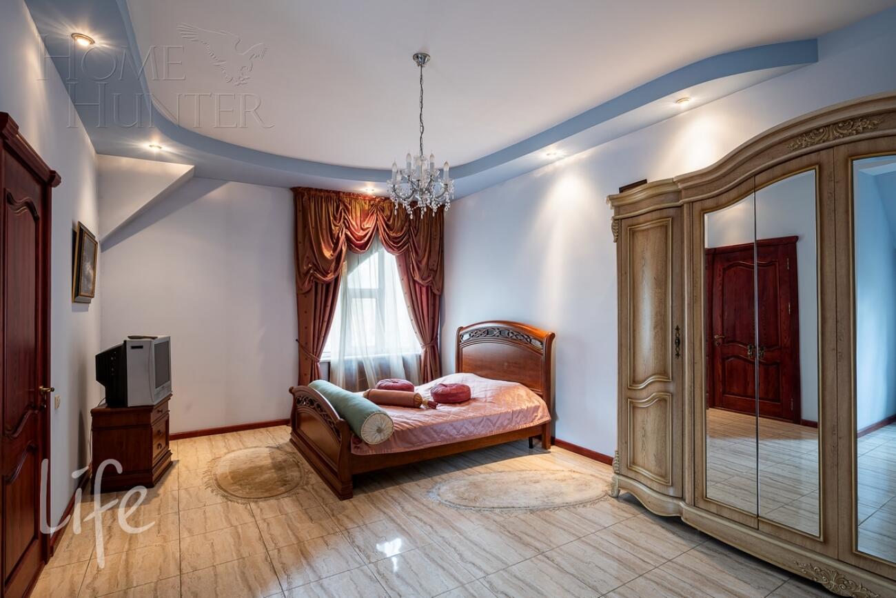 3-этажный коттедж 1 000 м² с отделкой