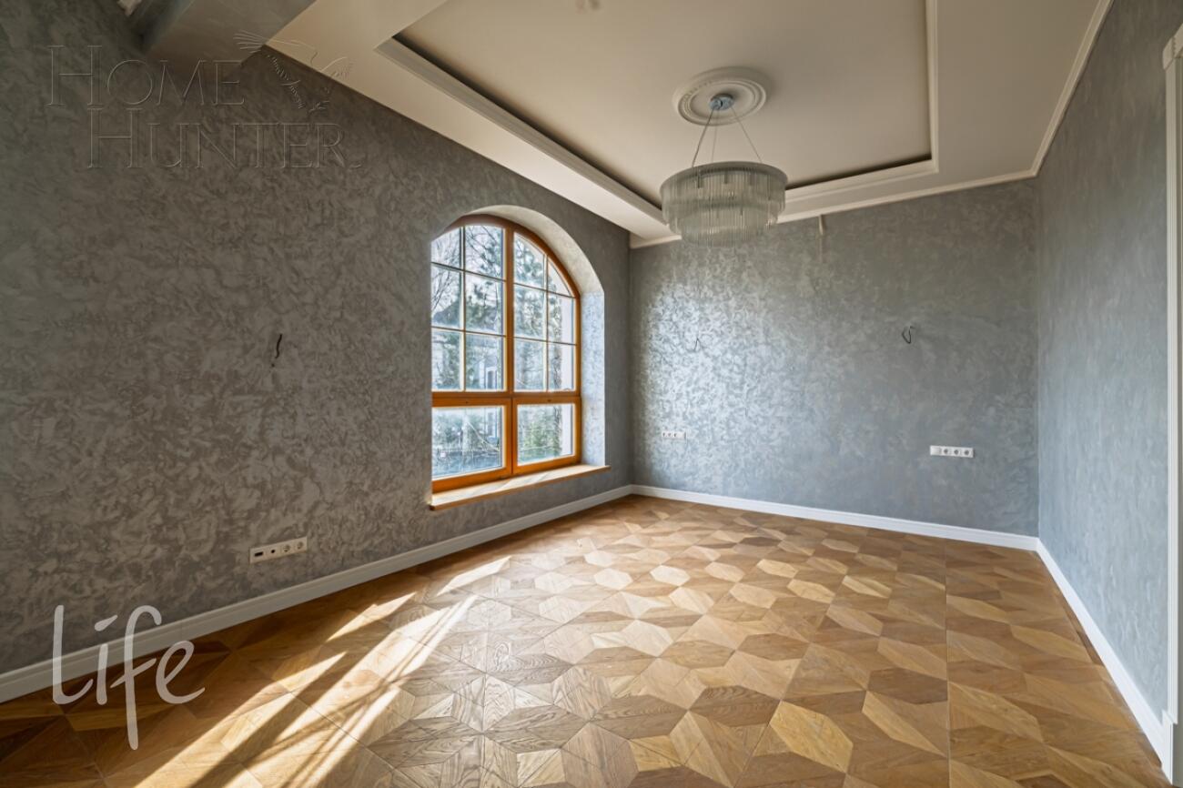 2-этажный коттедж 1 000 м² с отделкой