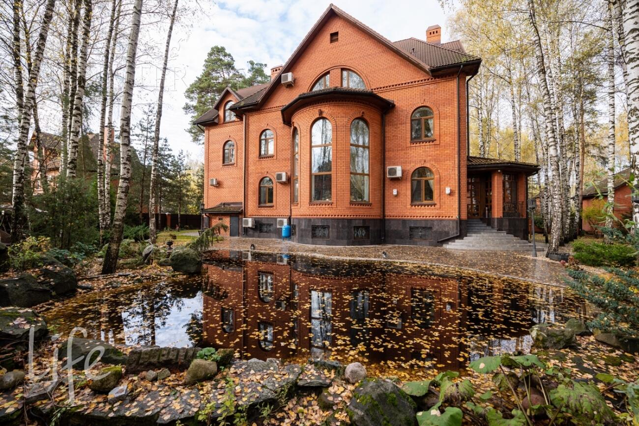 3-этажный коттедж 1 000 м² с отделкой