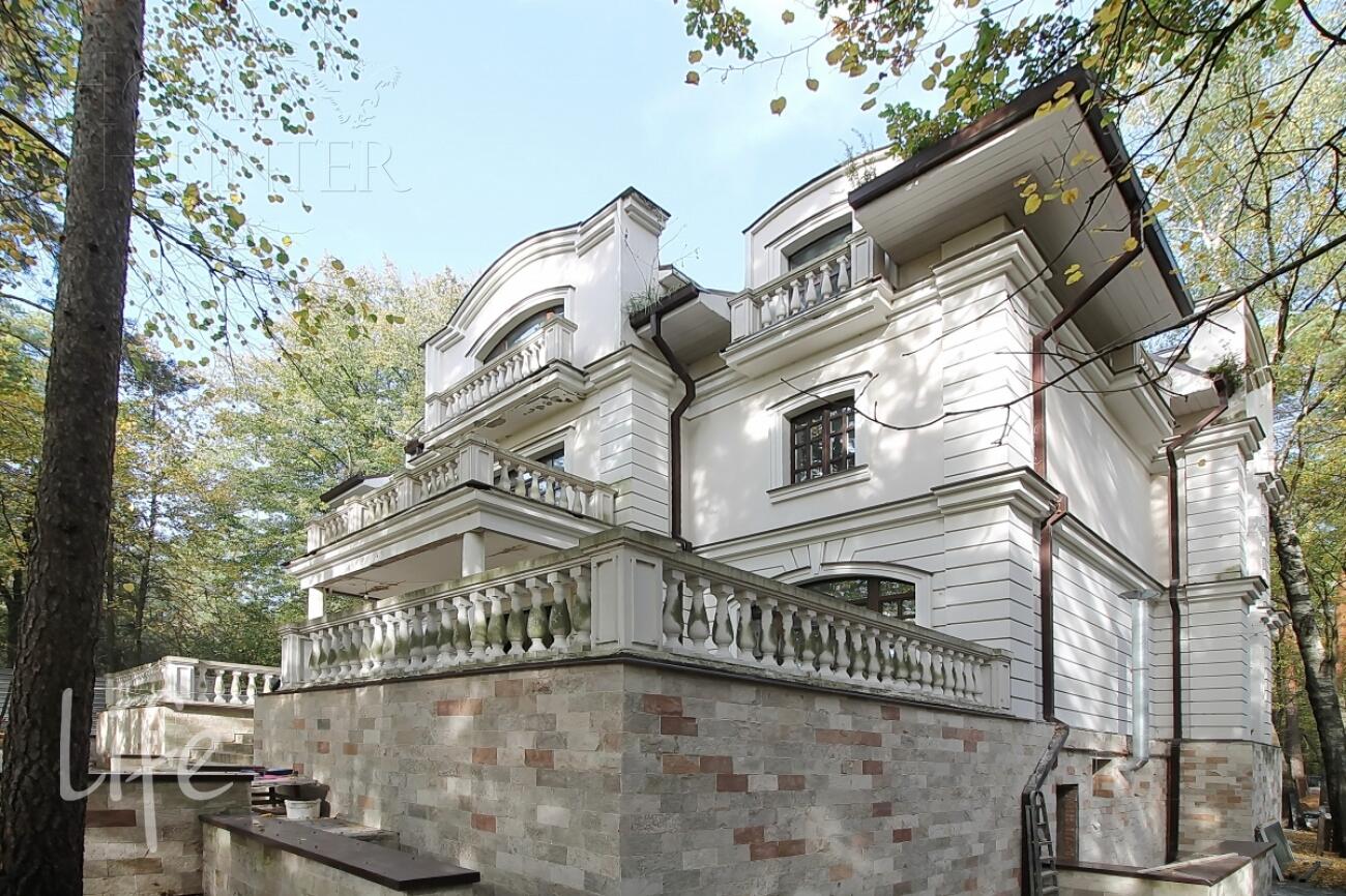 2-этажный коттедж 900 м² без отделки