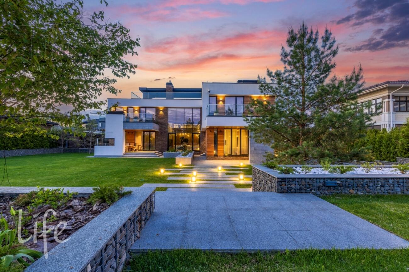 2-этажный коттедж 550 м² с отделкой