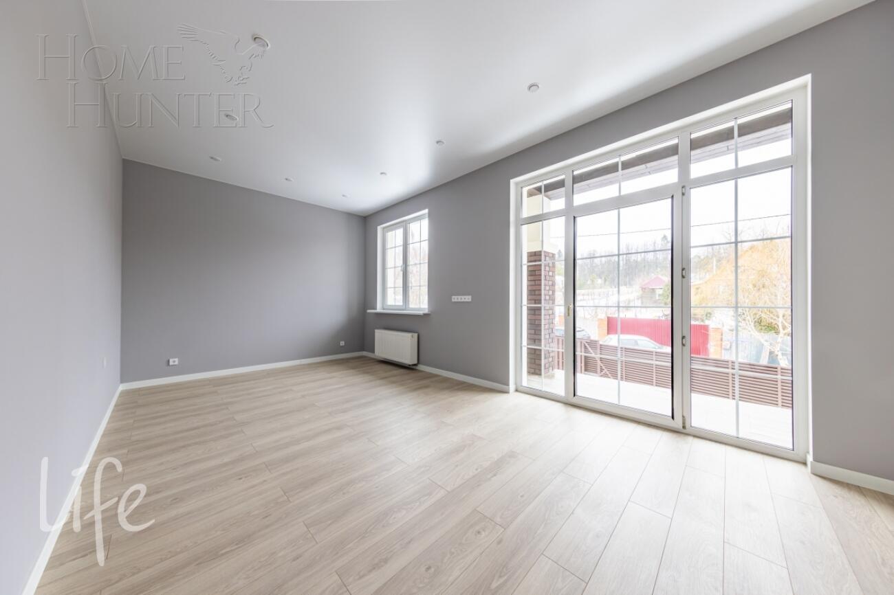 2-этажный коттедж 240 м² с отделкой