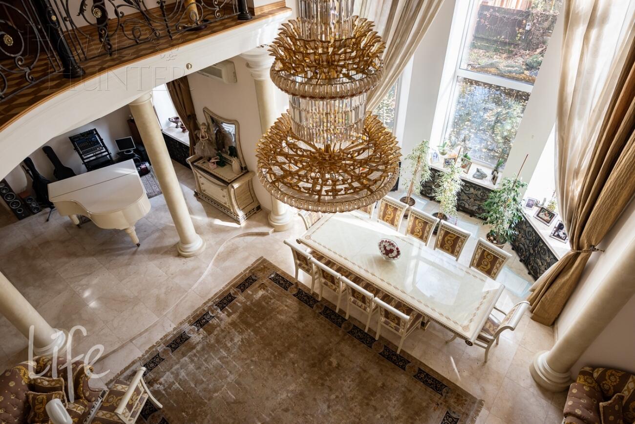 3-этажный коттедж 1 000 м² с отделкой