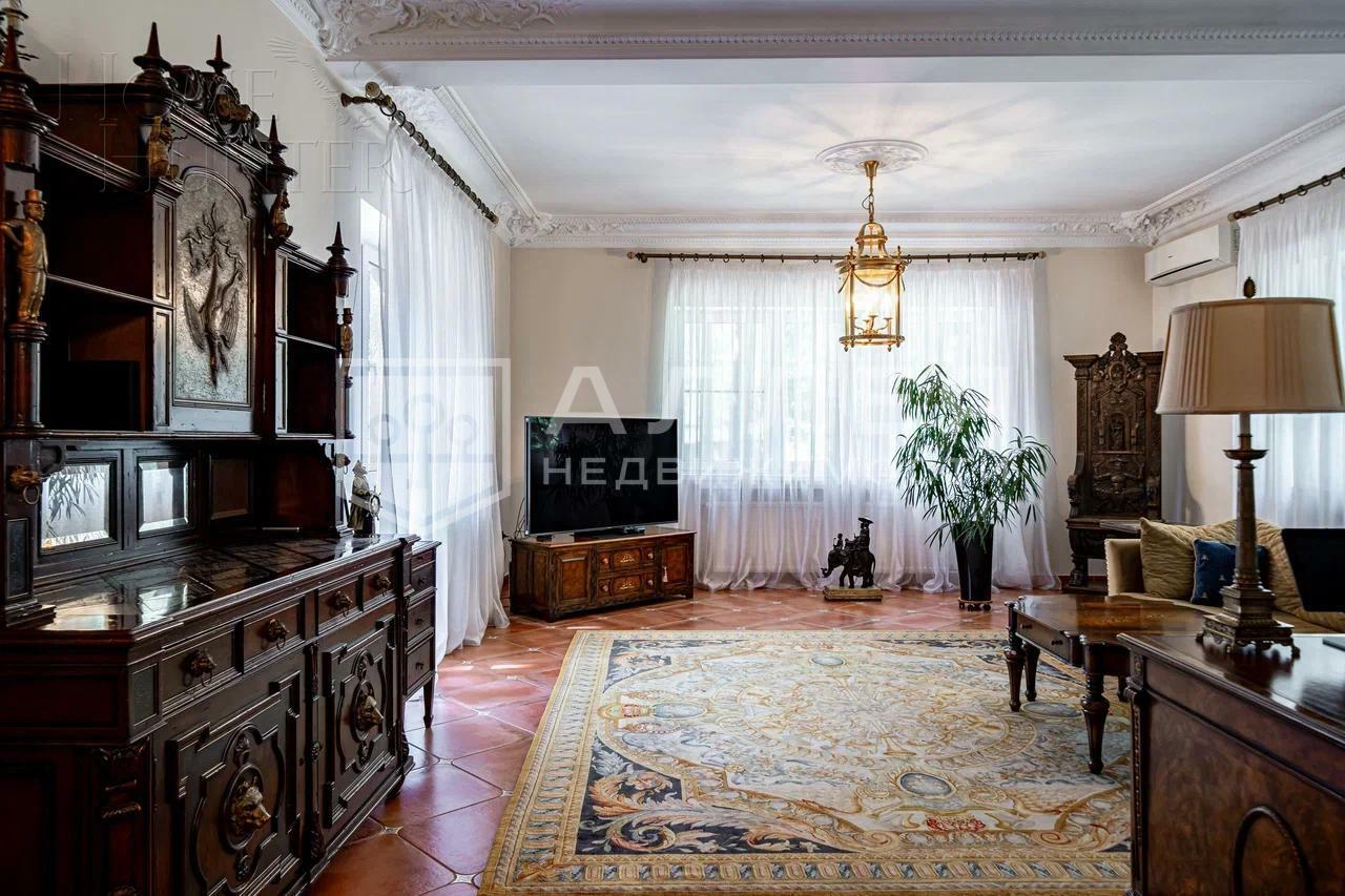 2-этажный коттедж 850 м² с отделкой