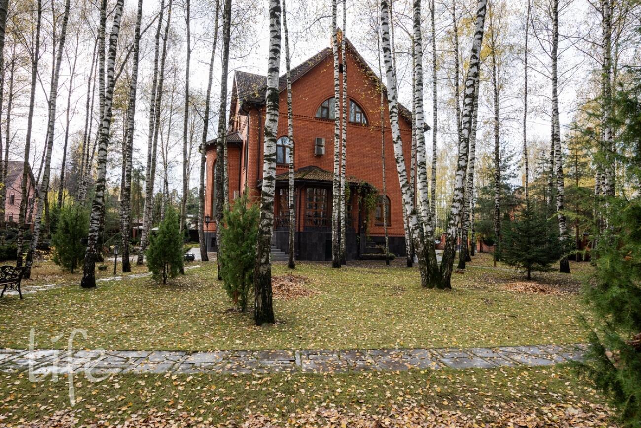 3-этажный коттедж 1 000 м² с отделкой