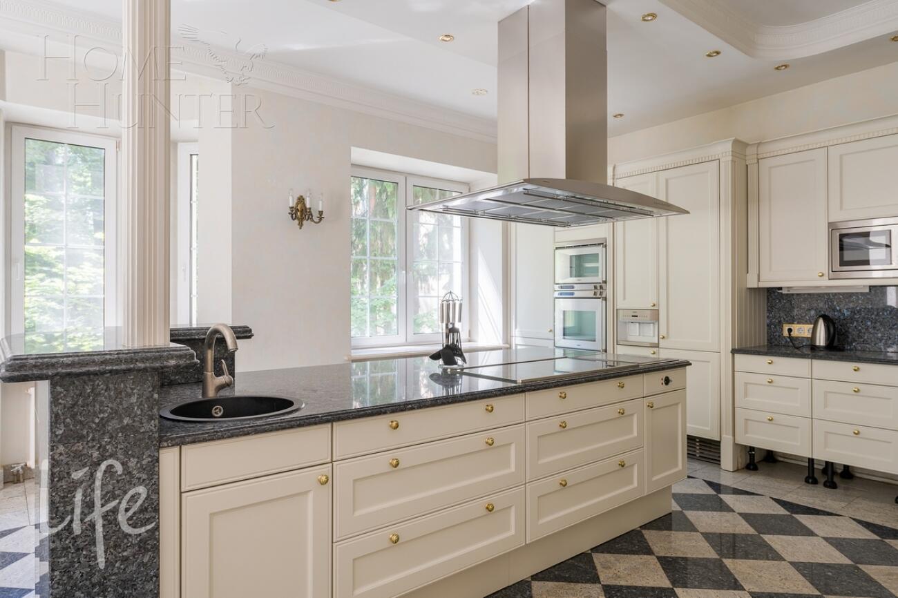 2-этажный коттедж 650 м² с отделкой