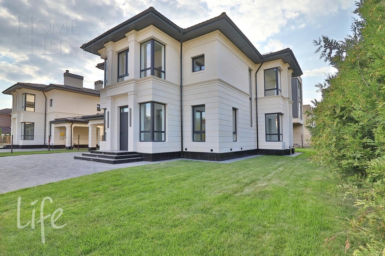 2-этажный коттедж 240 м² с отделкой