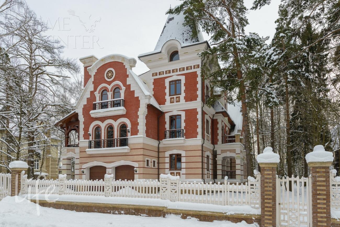 2-этажный коттедж 702 м² с отделкой