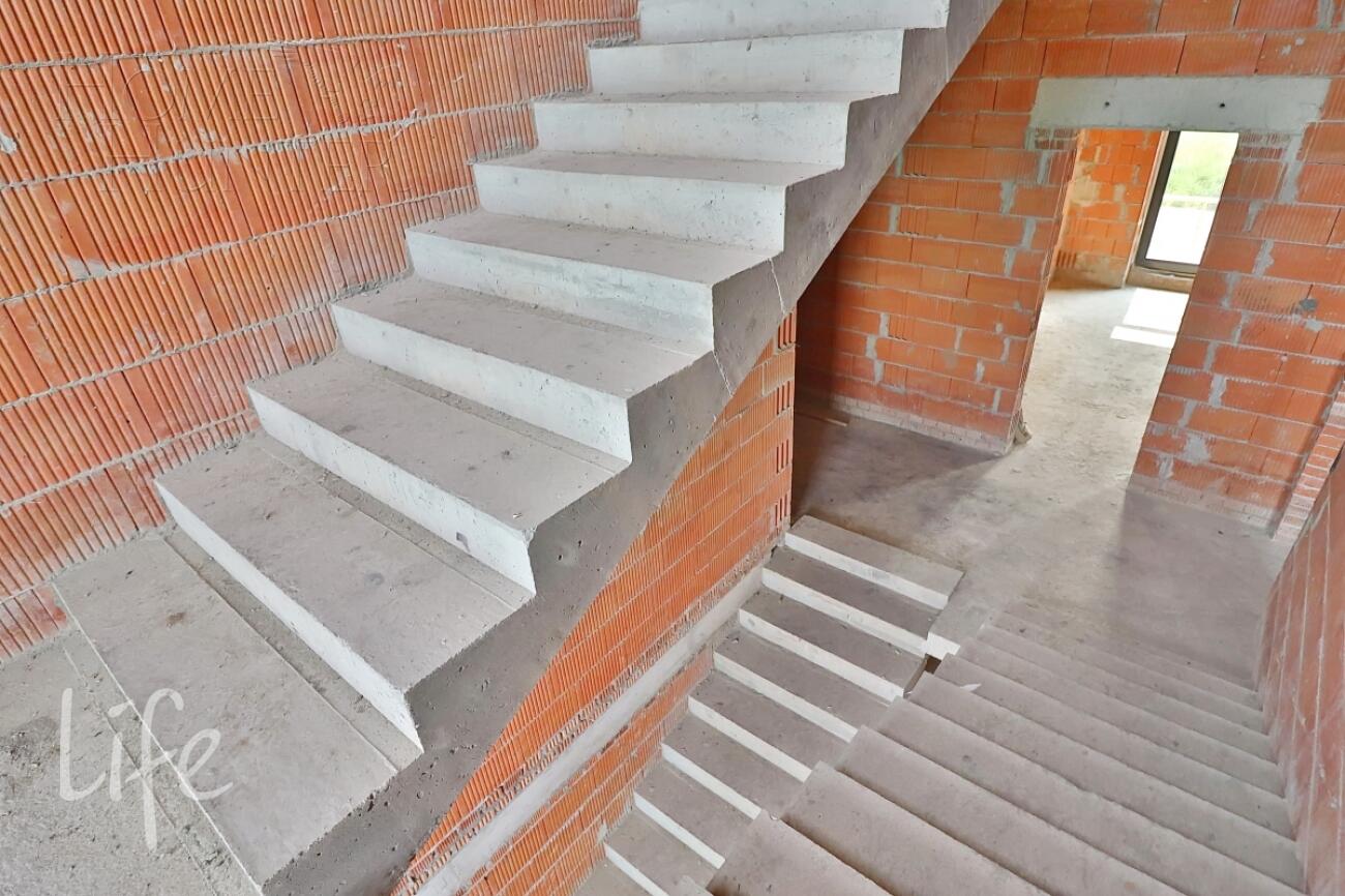 2-этажный коттедж 830 м² без отделки