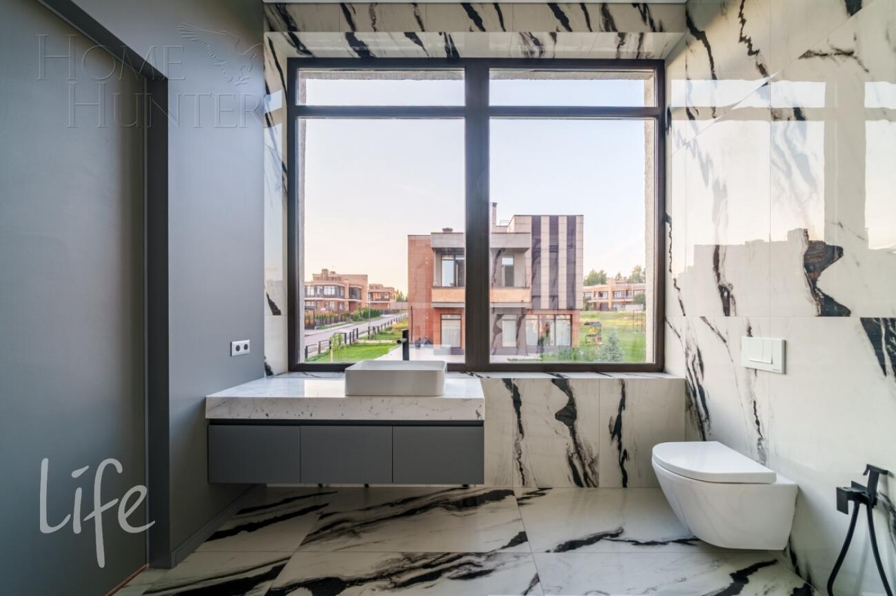 3-этажный коттедж 280 м² с отделкой