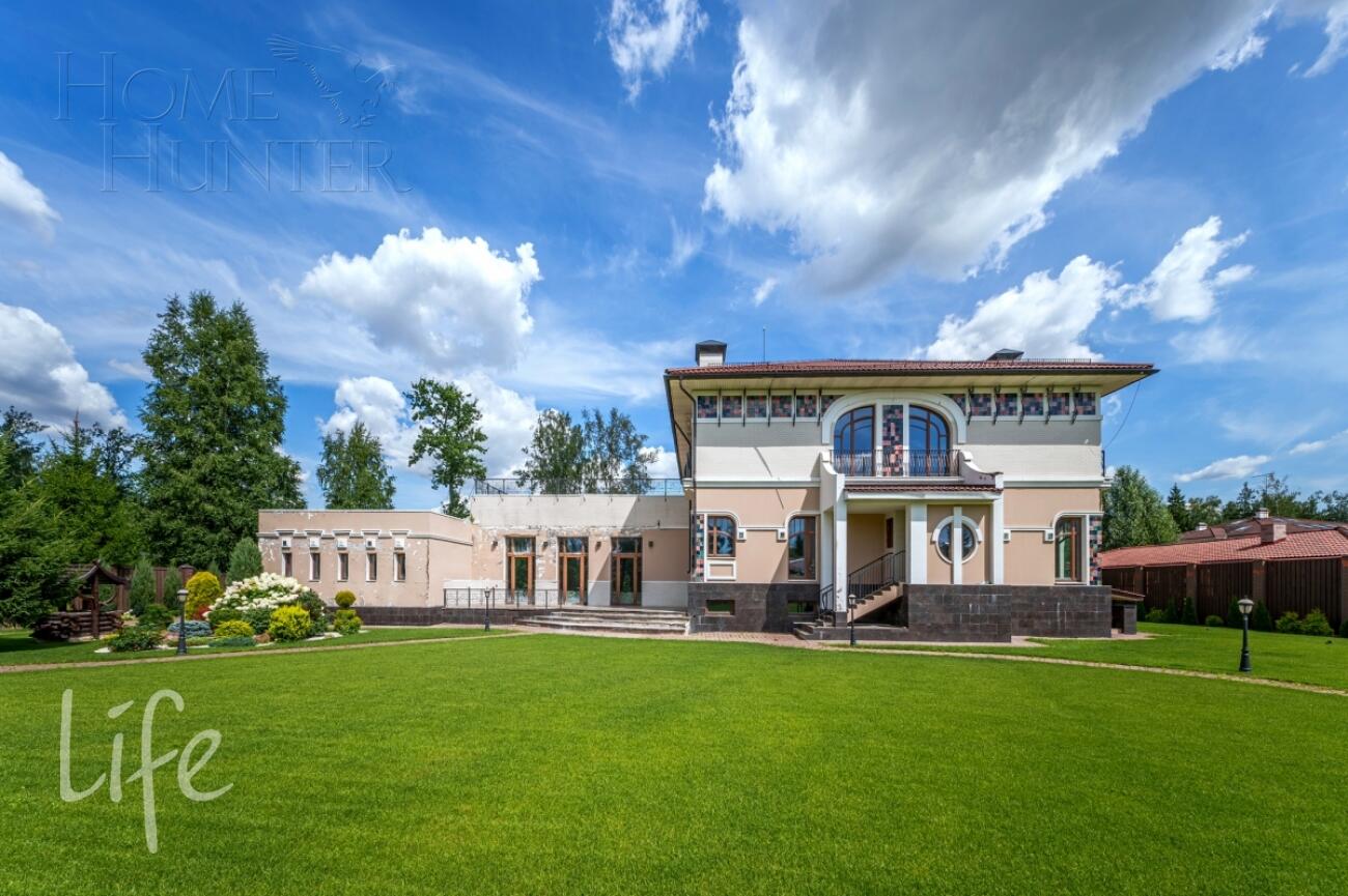 2-этажный коттедж 1 300 м² без отделки