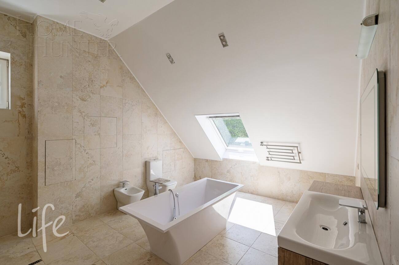 3-этажный коттедж 700 м² с отделкой