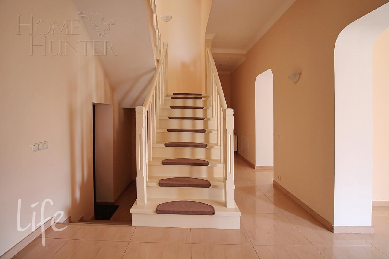 2-этажный коттедж 300 м² с отделкой