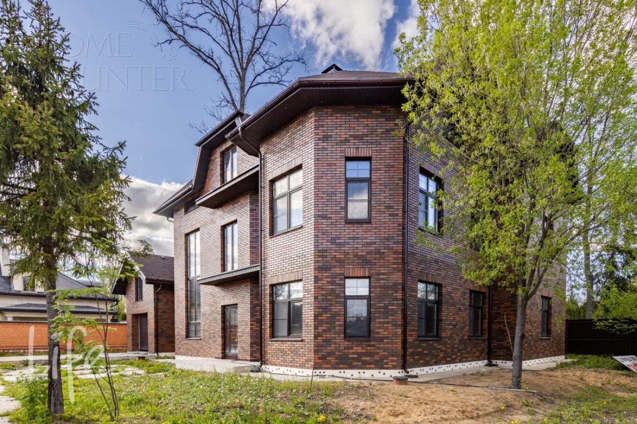 3-этажный коттедж 600 м² без отделки