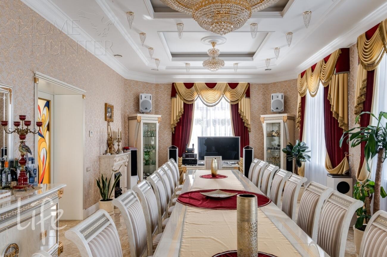 3-этажный коттедж 1 650 м² с отделкой