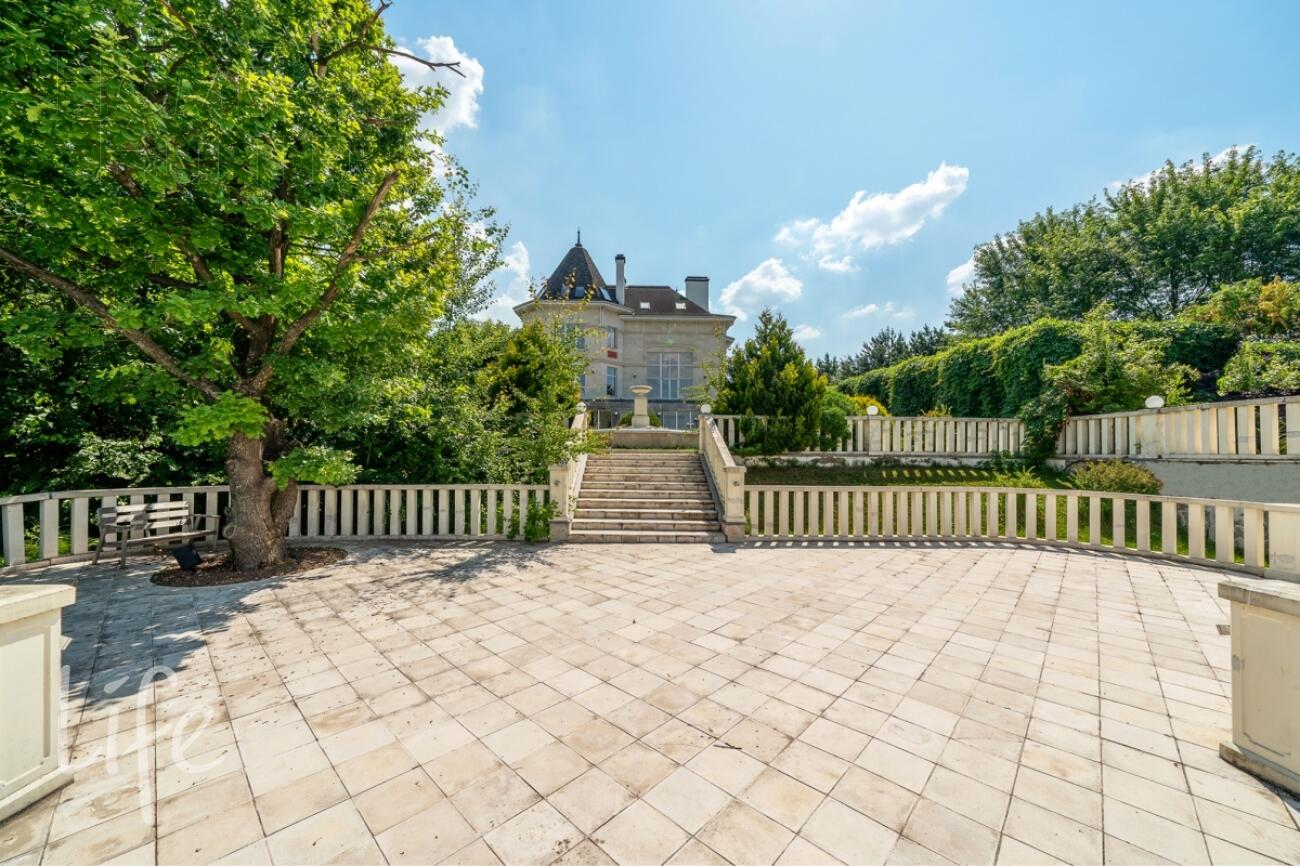 2-этажный коттедж 800 м² с отделкой