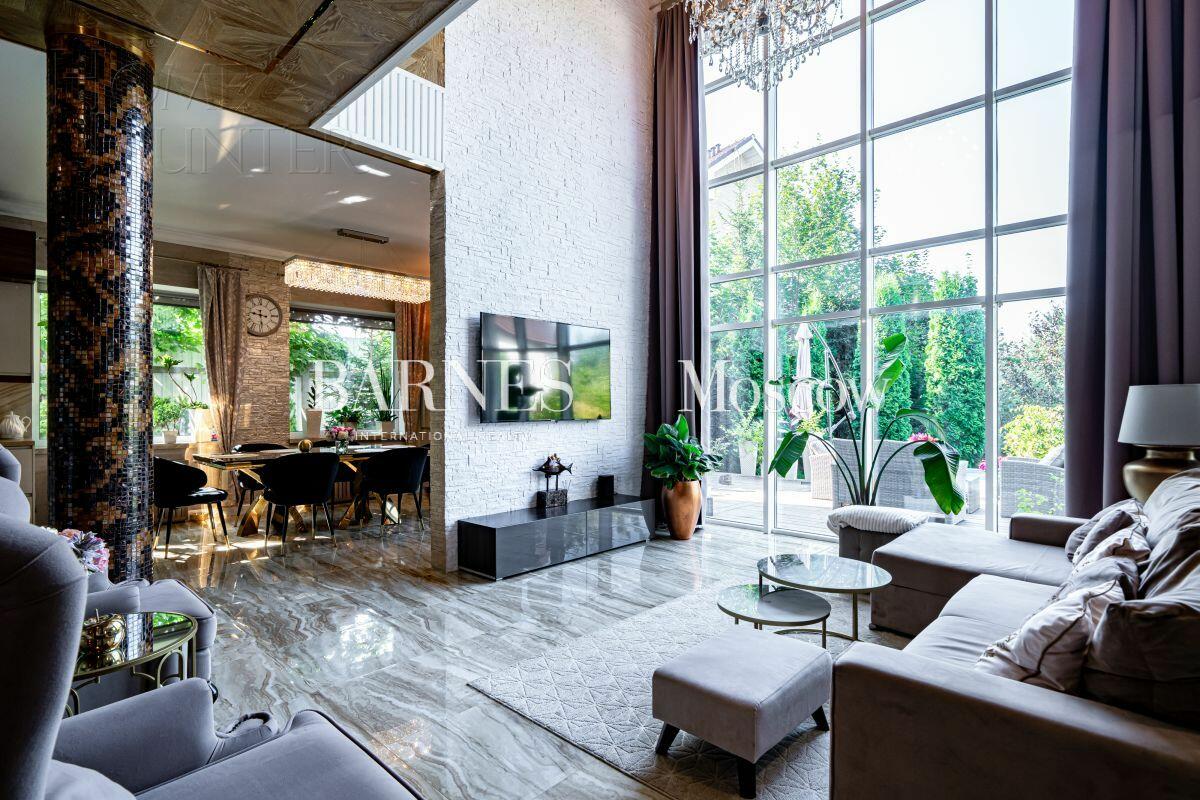 2-этажный коттедж 328 м² с отделкой