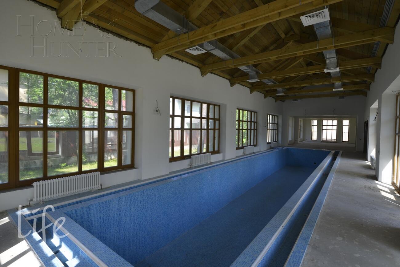 2-этажный коттедж 1 200 м² без отделки