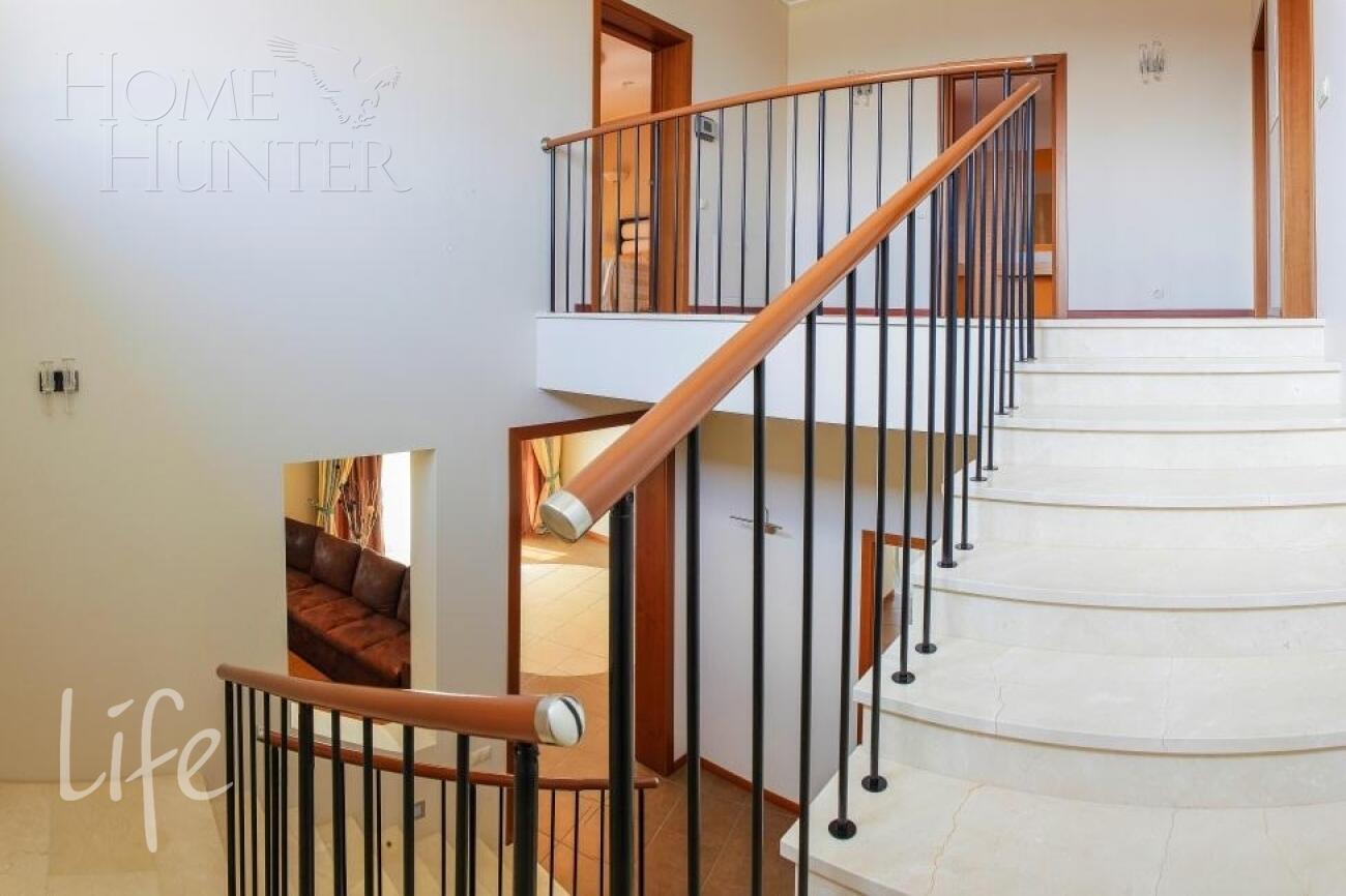 2-этажный коттедж 323 м² с отделкой