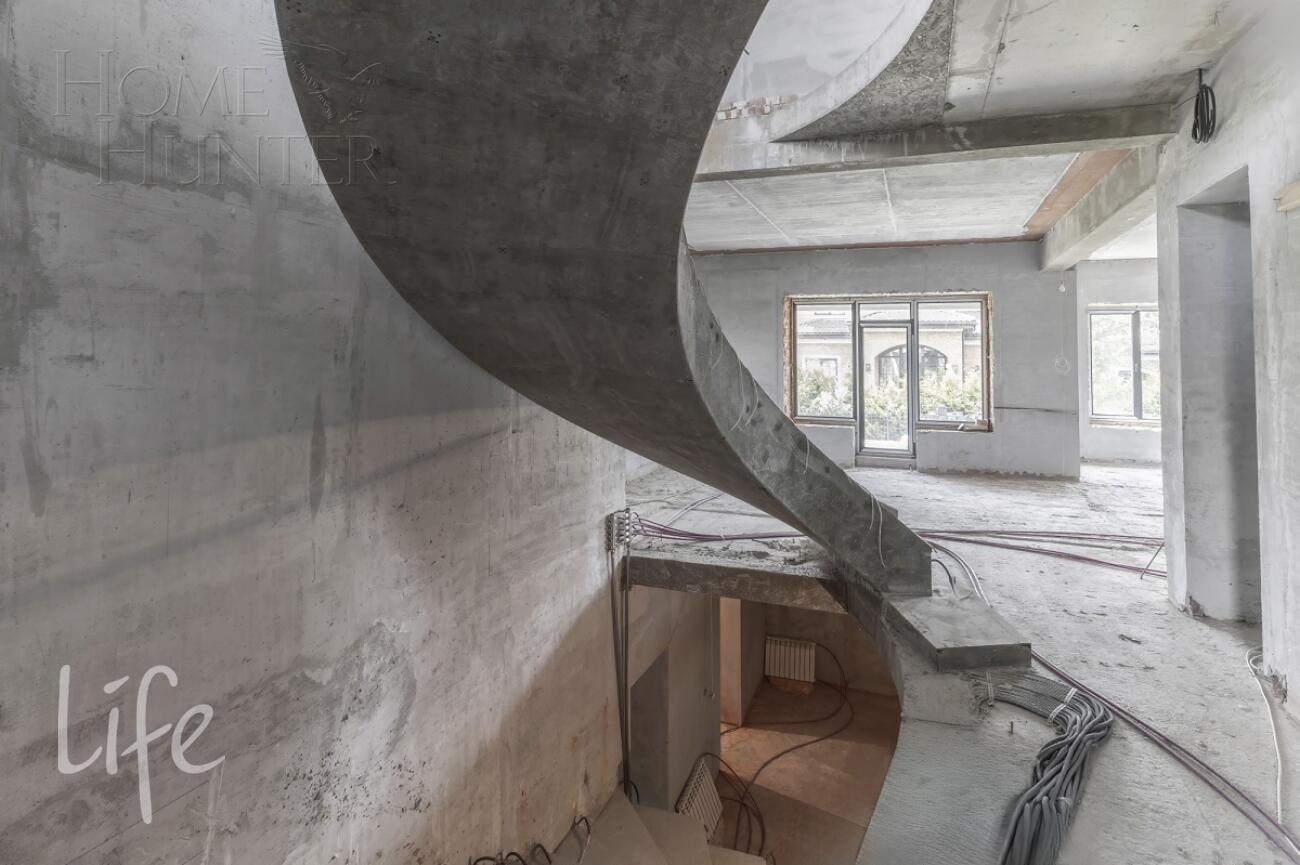 2-этажный коттедж 560 м² без отделки