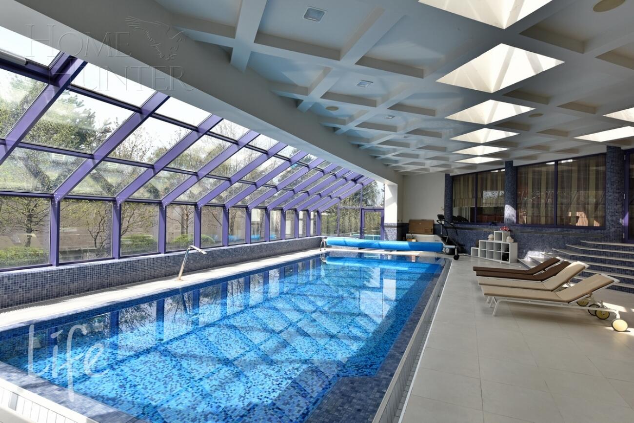 3-этажный коттедж 2 400 м² с отделкой