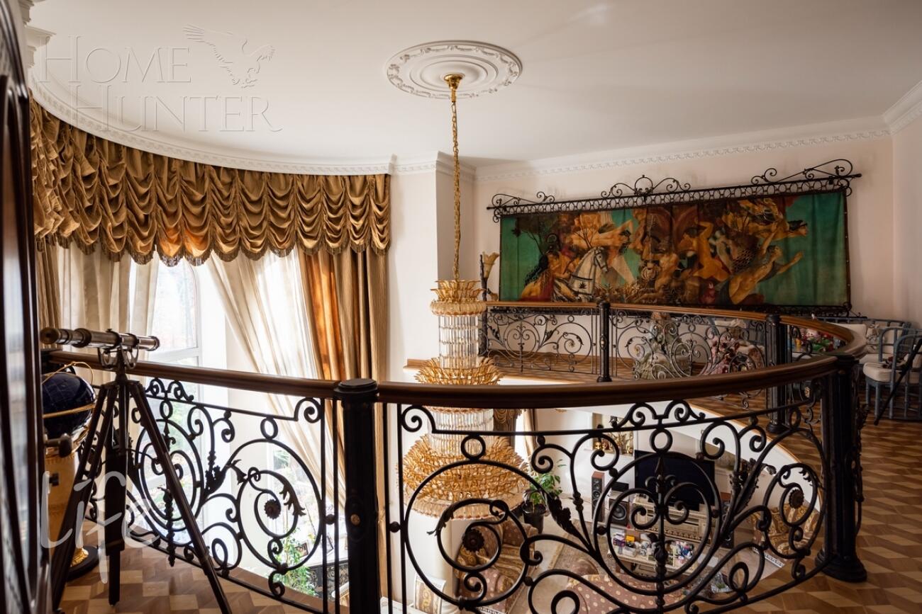 3-этажный коттедж 1 000 м² с отделкой