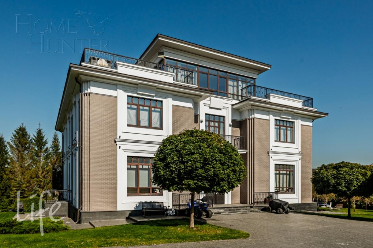 3-этажный коттедж 1 185 м² с отделкой