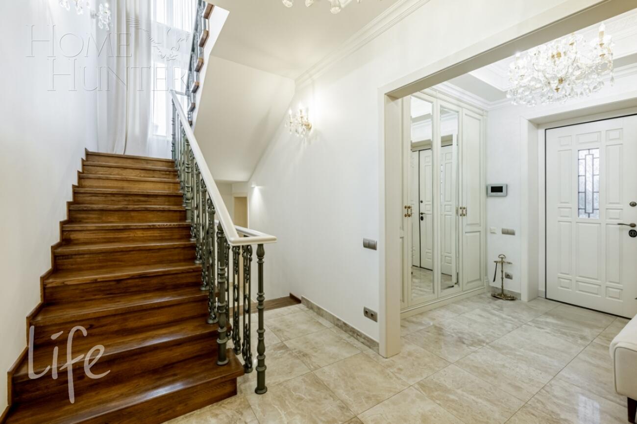 2-этажный коттедж 400 м² с отделкой