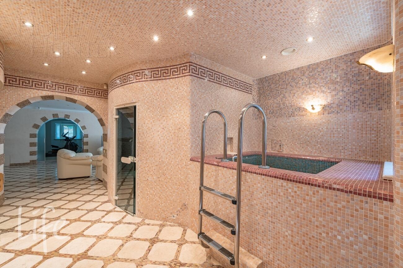 2-этажный коттедж 650 м² с отделкой