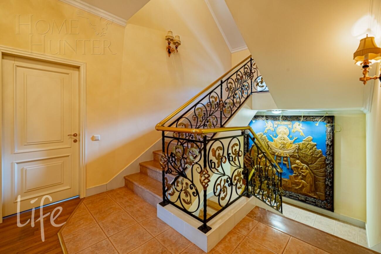 2-этажный коттедж 450 м² с отделкой