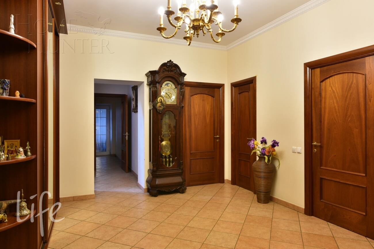 2-этажный коттедж 550 м² с отделкой