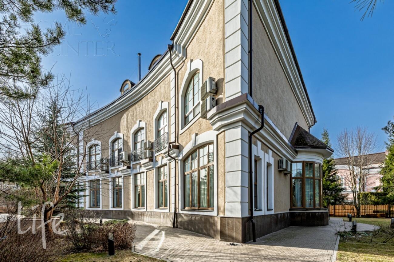 2-этажный коттедж 1 000 м² с отделкой