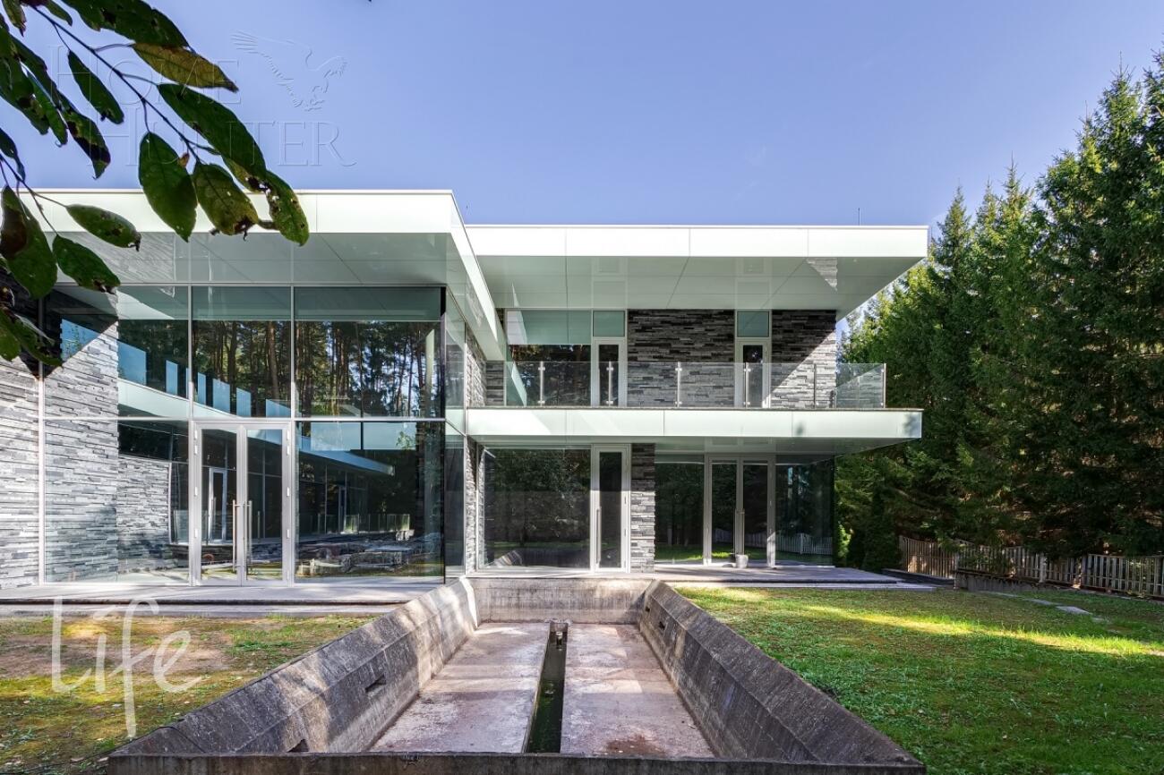 3-этажный коттедж 1 546 м² без отделки