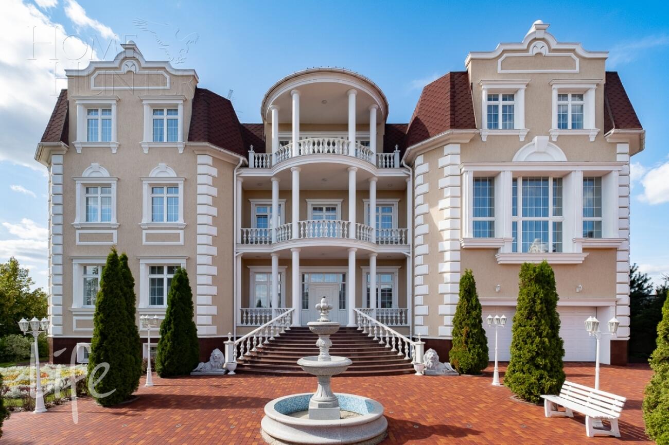 3-этажный коттедж 1 650 м² с отделкой