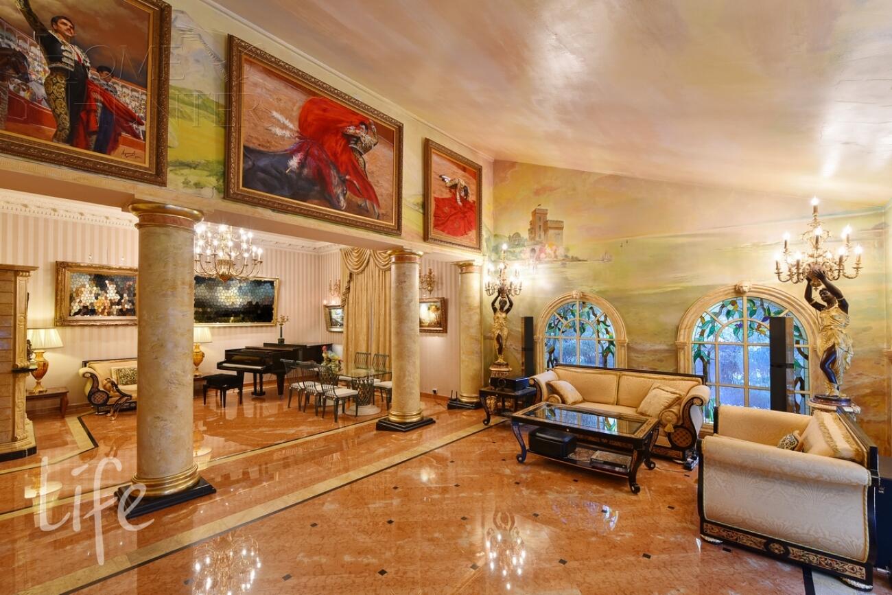 2-этажный коттедж 490 м² с отделкой