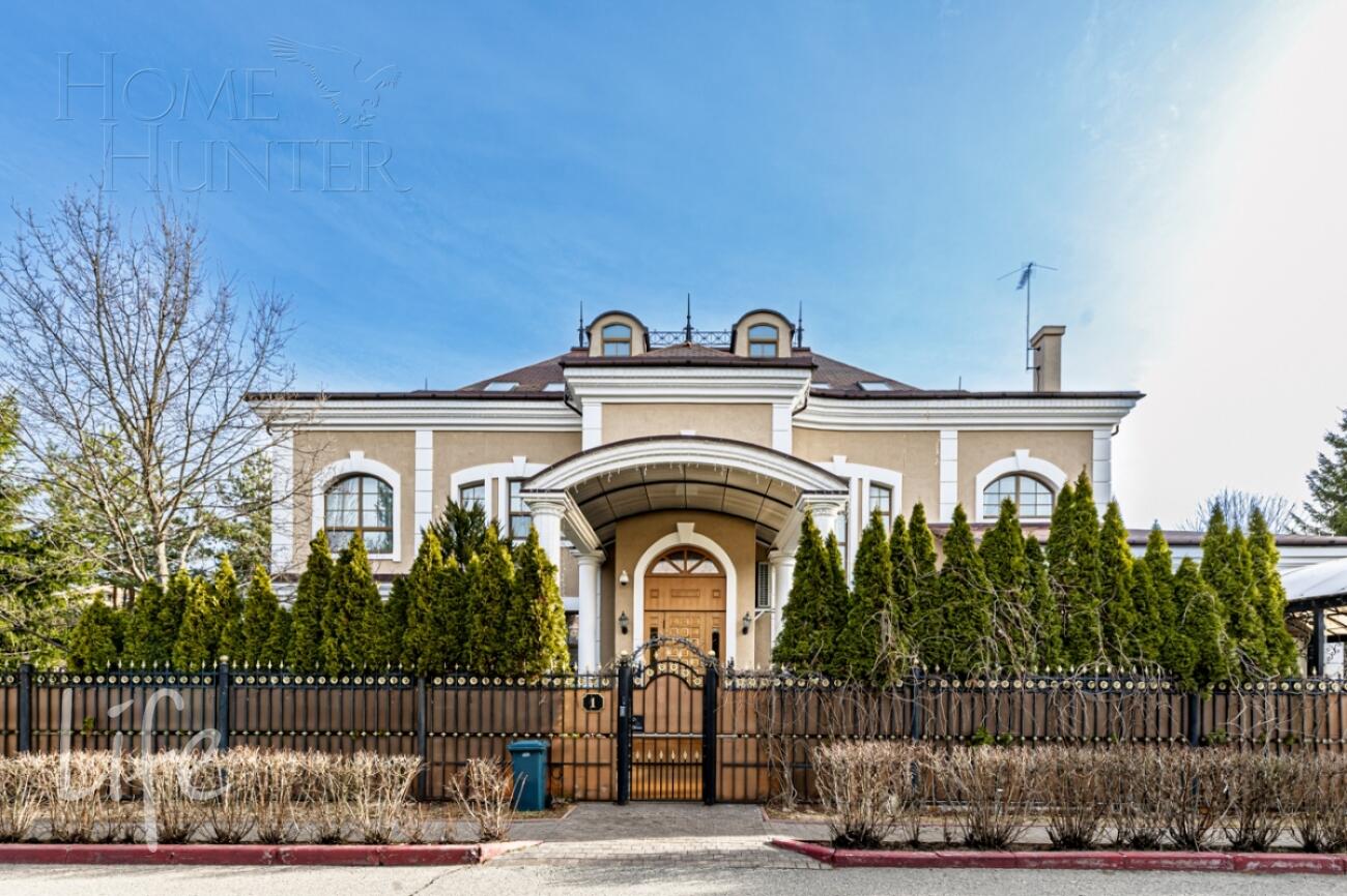 2-этажный коттедж 1 000 м² с отделкой