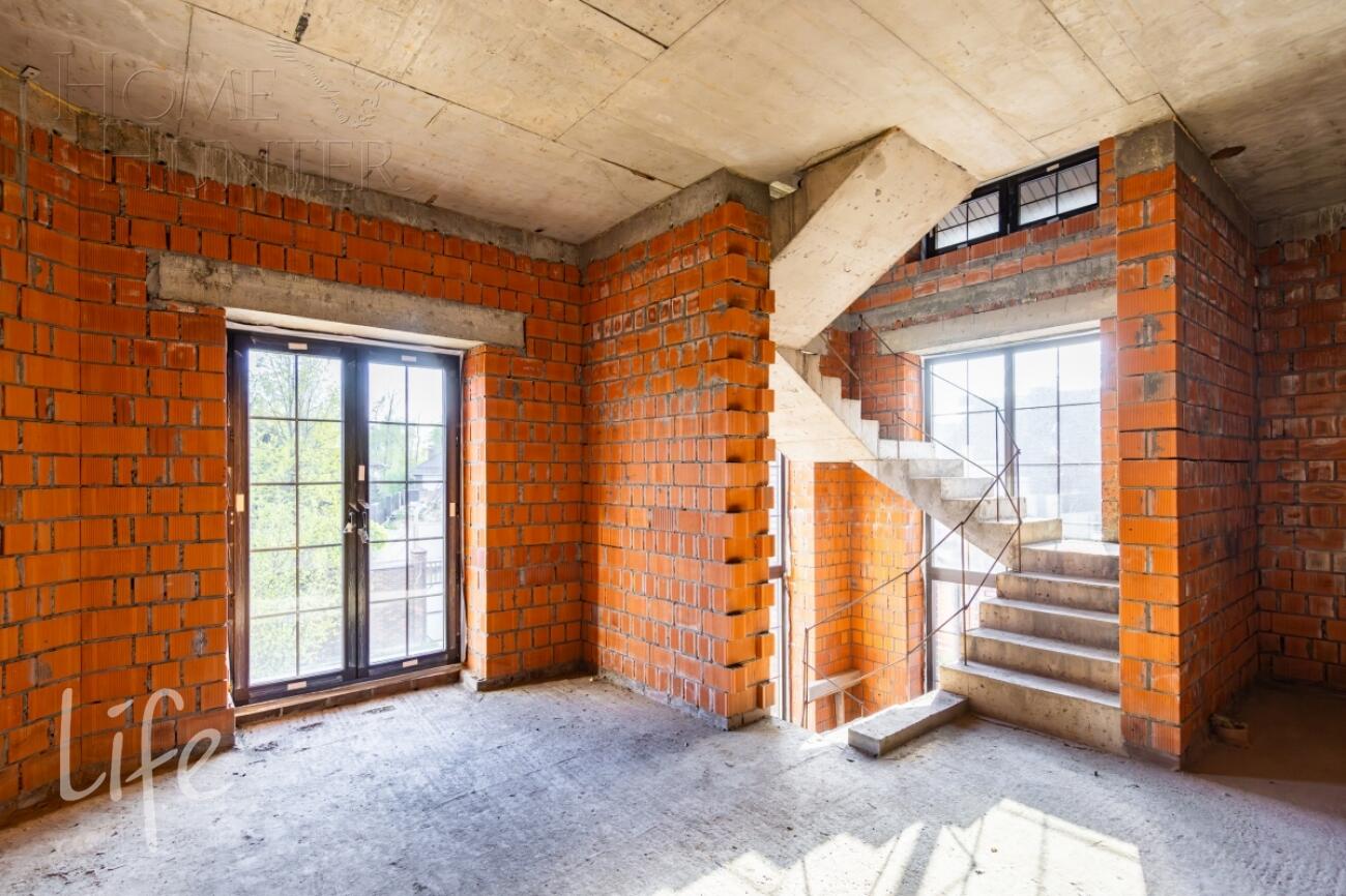 3-этажный коттедж 600 м² без отделки