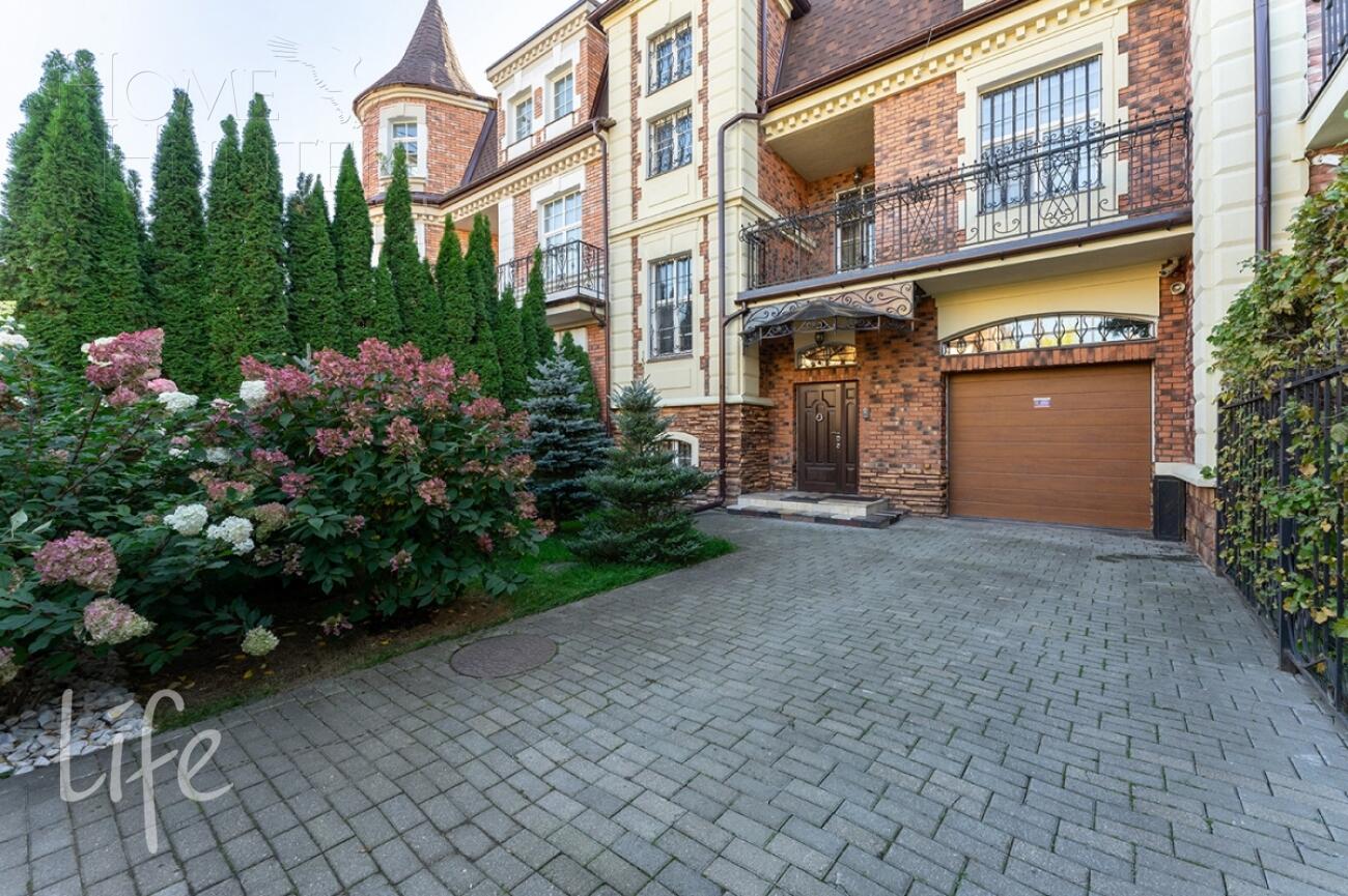 3-этажный таунхаус 293 м² с отделкой