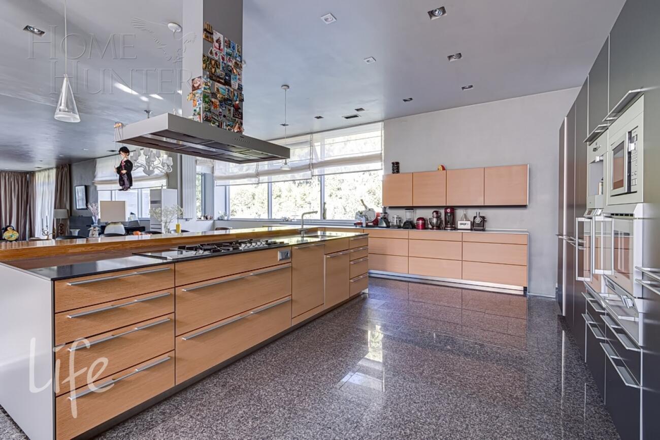 2-этажный коттедж 850 м² с отделкой