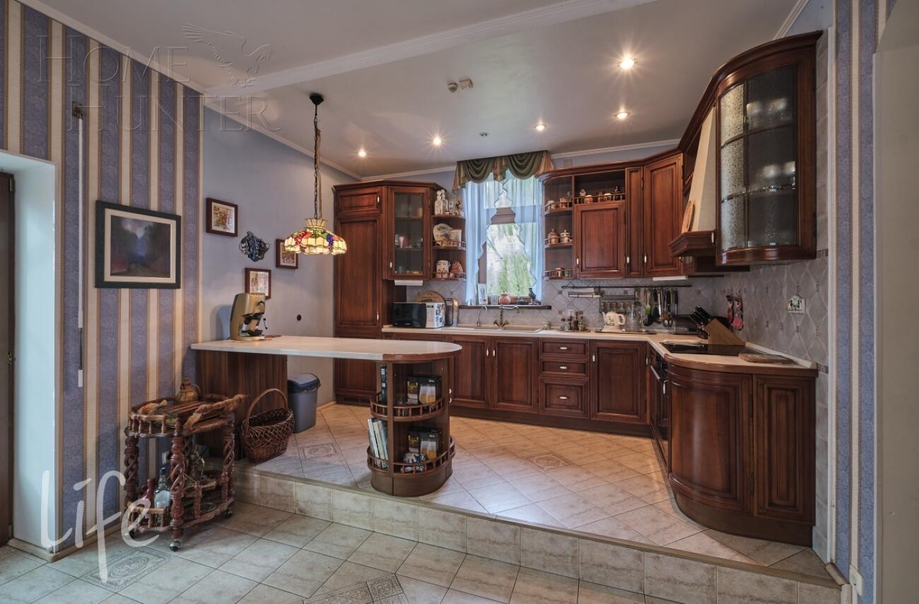 2-этажный коттедж 350 м² с отделкой