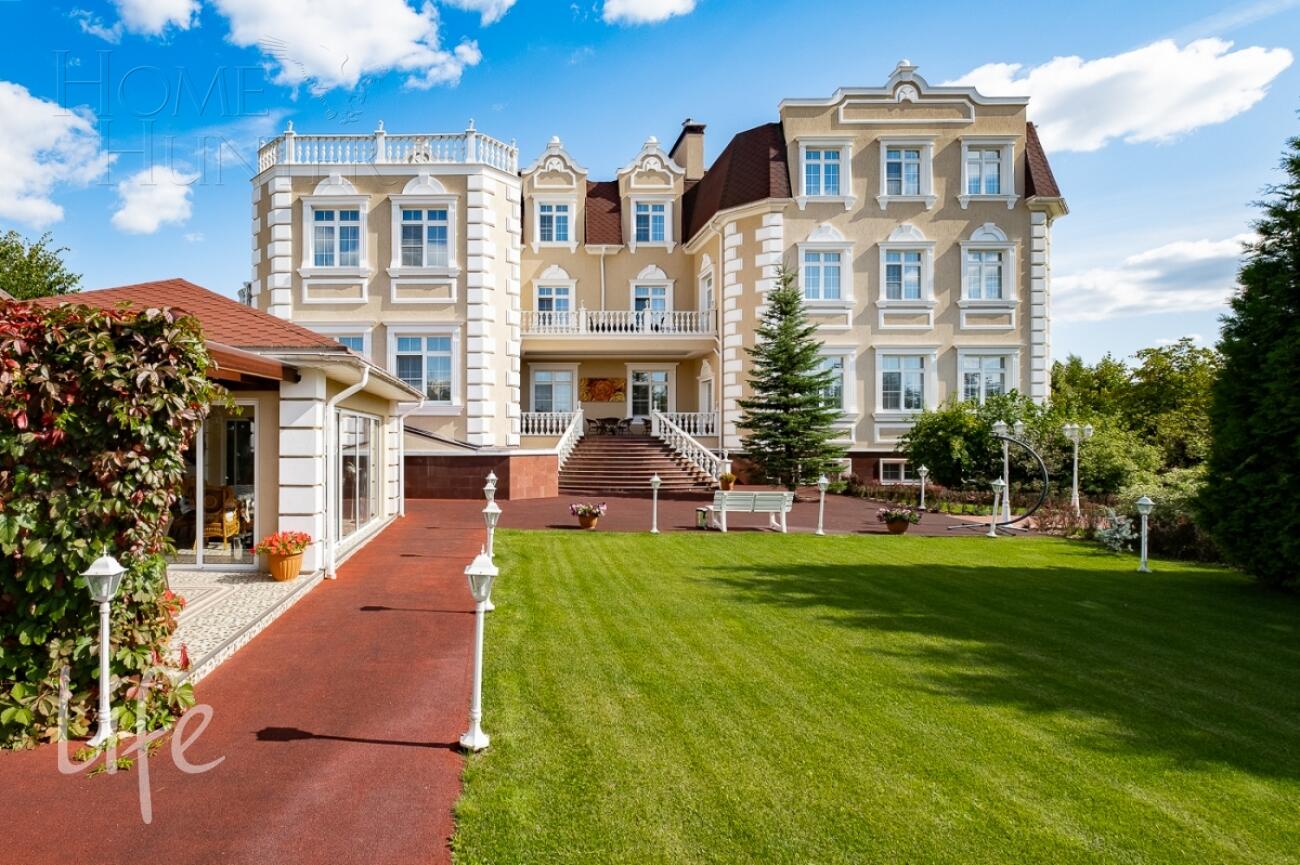 3-этажный коттедж 1 650 м² с отделкой